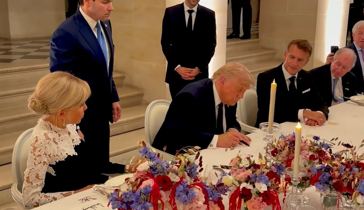 trump_versaille_signing